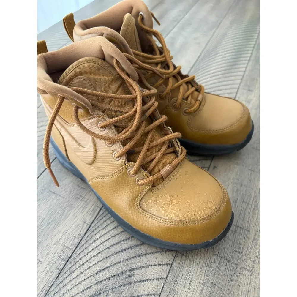 Nike manoa leather